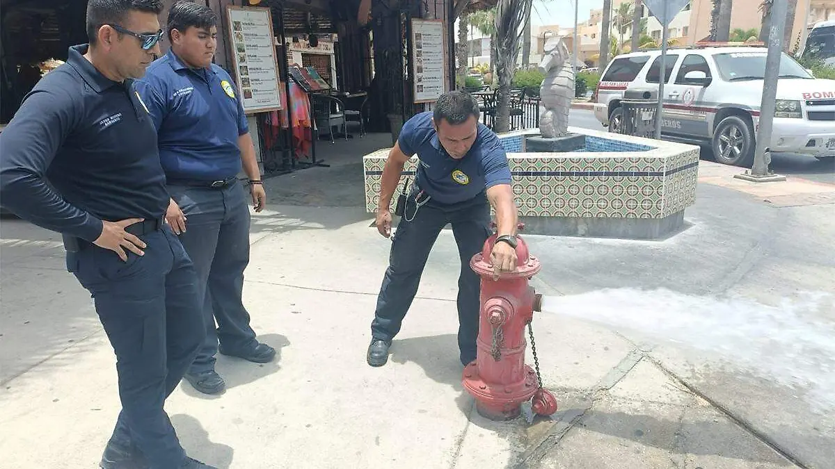 Bomberos hidrante los cabos